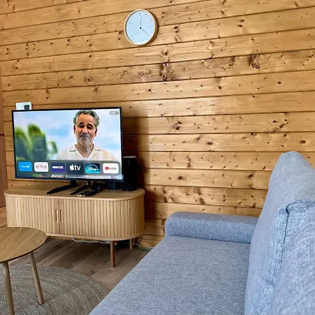 Apartman Lovely 1-bedroom Vacation With Free Parking